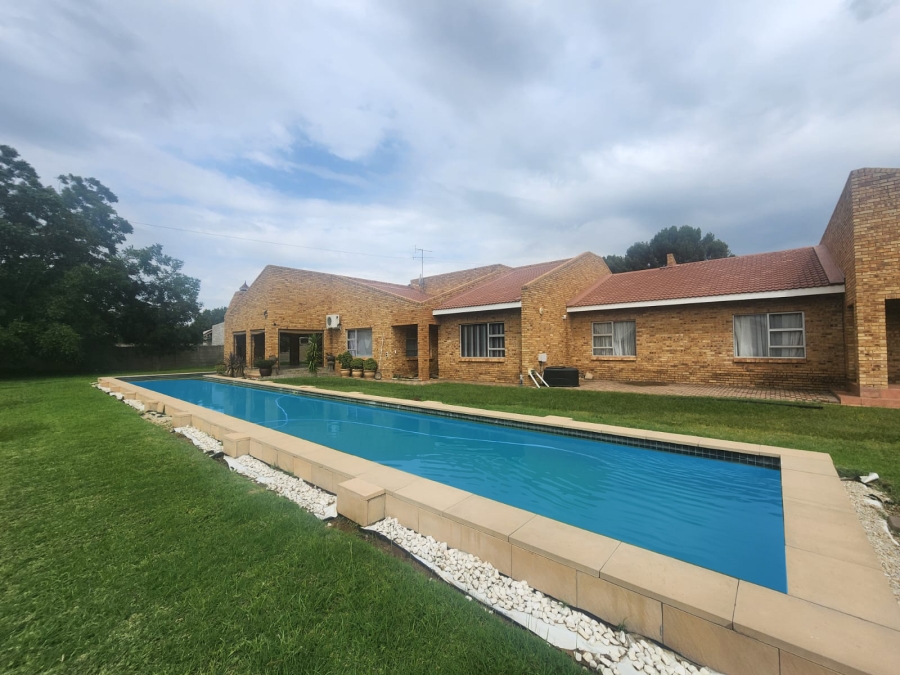 4 Bedroom Property for Sale in Jim Fouchepark Free State